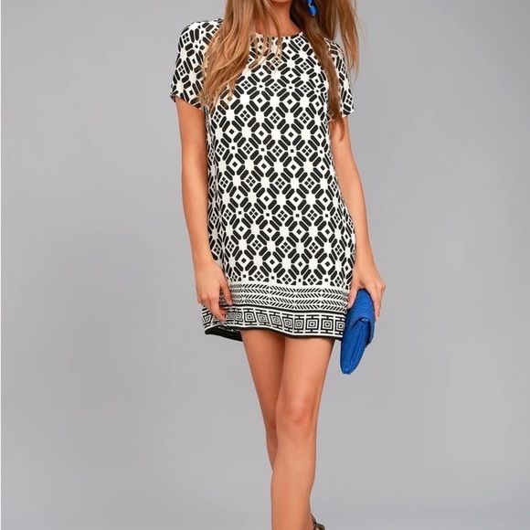 Lulus Dresses & Skirts - Lulus Piazza Black and White Print Shift Dress size S